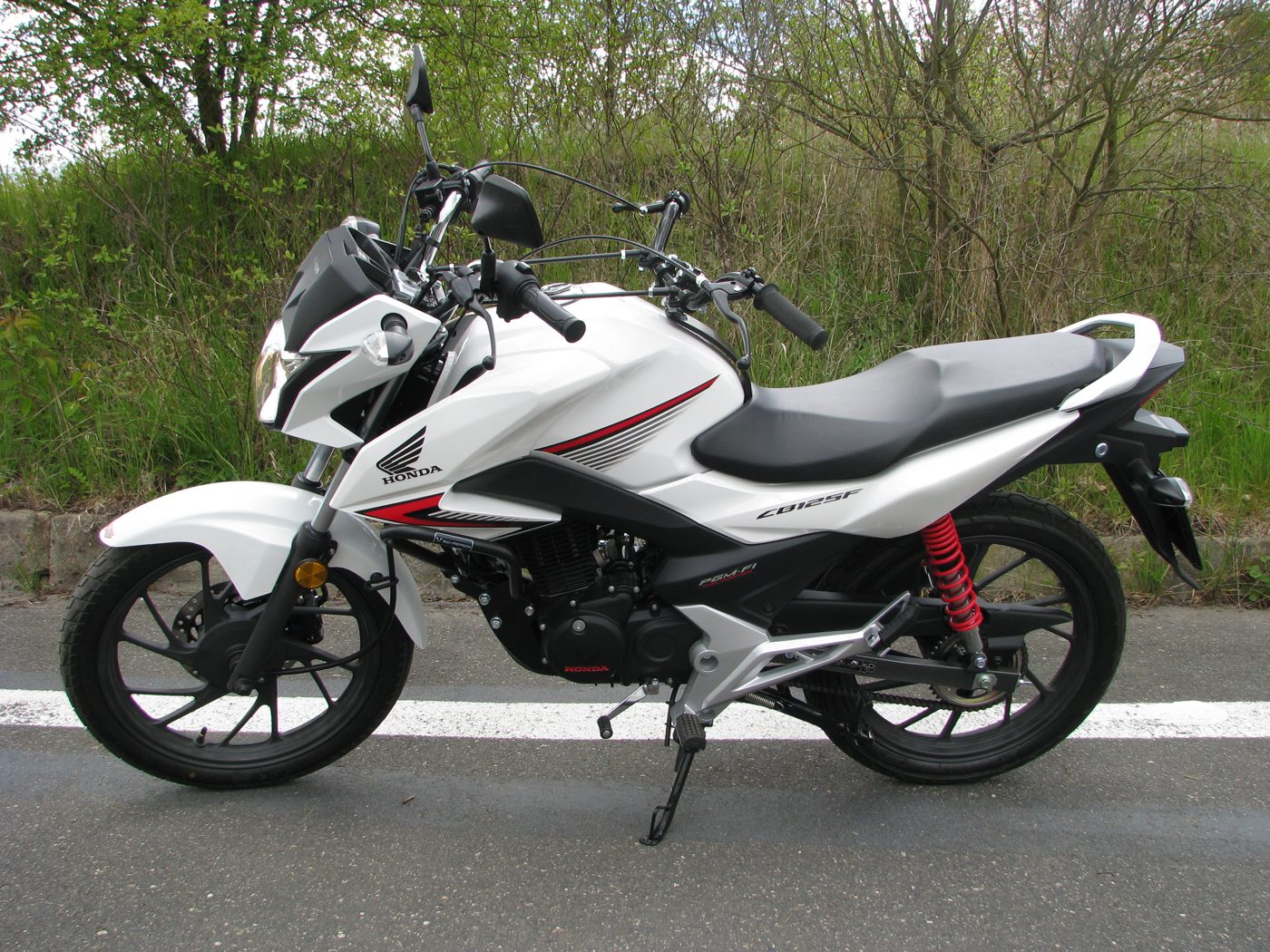 Honda CB 125 F — výcvikové vozidlo autoškoly Hodan